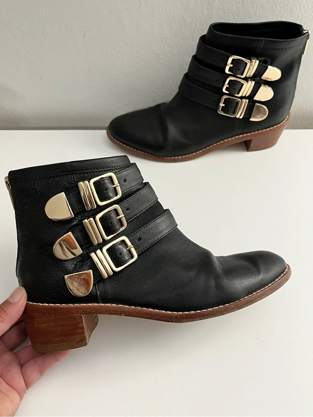 Loeffler Randall stunning rare